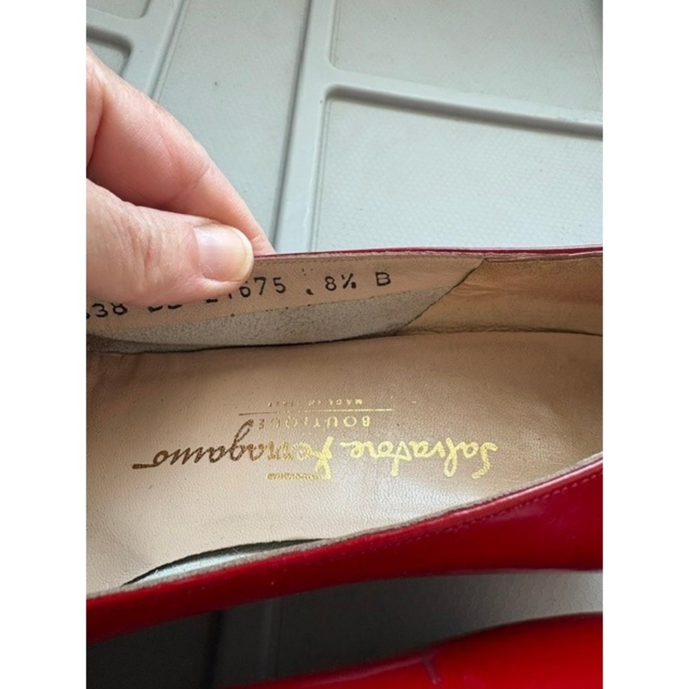 Salvatore Ferragamo Boutique Red Patent Leather Vara Bow Pumps Heels 8.5 B - Picture 8 of 8
